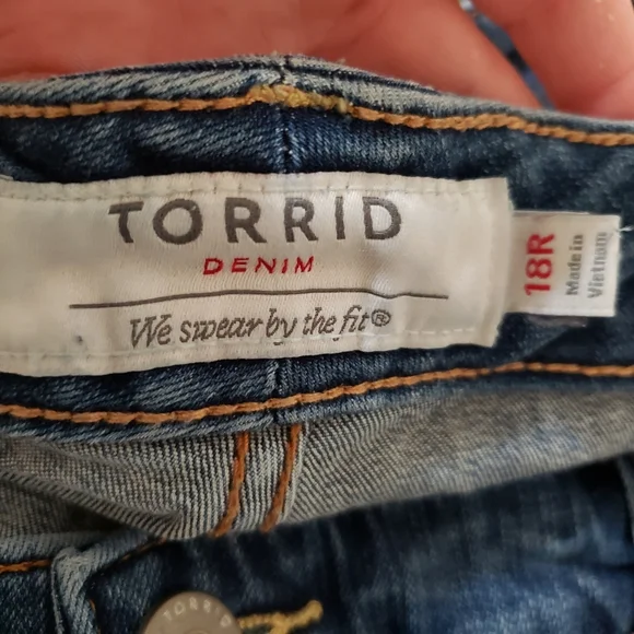 Torrid distressed size 18 - Picture 7 of 9